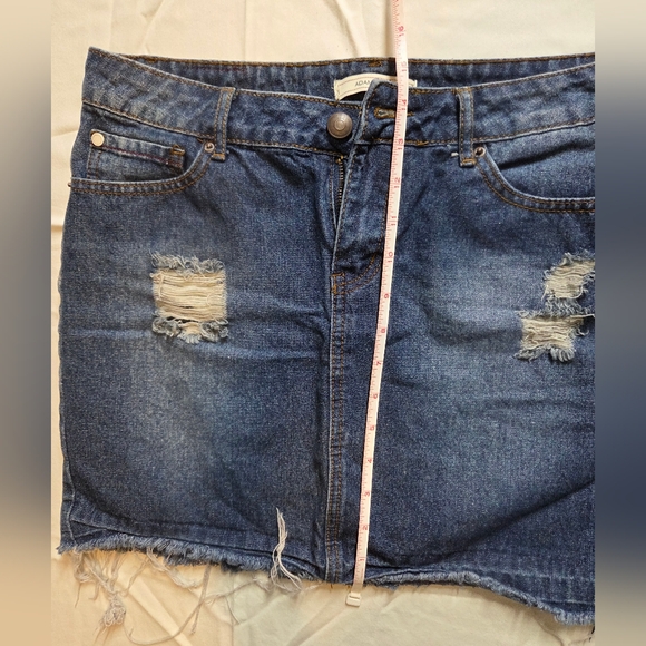 ADAM LEVINE Denim Distressed Skirt Size 29 - Picture 5 of 5